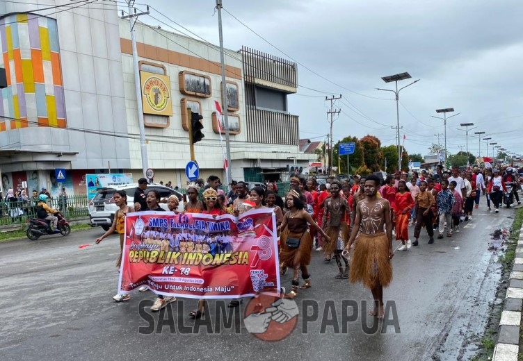 KARNAVAL PEMKAB MIMIKA DALAM RANGKA HUT RI KE-78 BERLANGSUNG MERIAH WALAUPUN DIGUYUR HUJAN