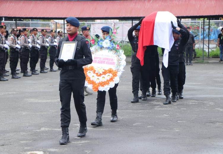 Jenazah Briptu Rudi Agung Azhari Yang Gugur Saat Kontak Tembak Dengan KKB Dipulangkan Ke Manado