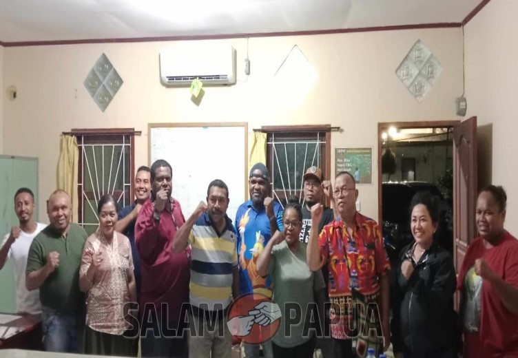 LPPD Mimika Serahkan SK Pelatih Kontingen Pesparawi Ke XIV Se-Papua Tahun 2024 Di Keerom