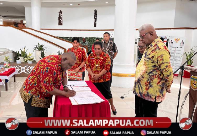 Sertijab 8 Kepala Distrik, Bupati Mimika: Jabatan Amanah, Tidak Sesuai Akan Dicopot