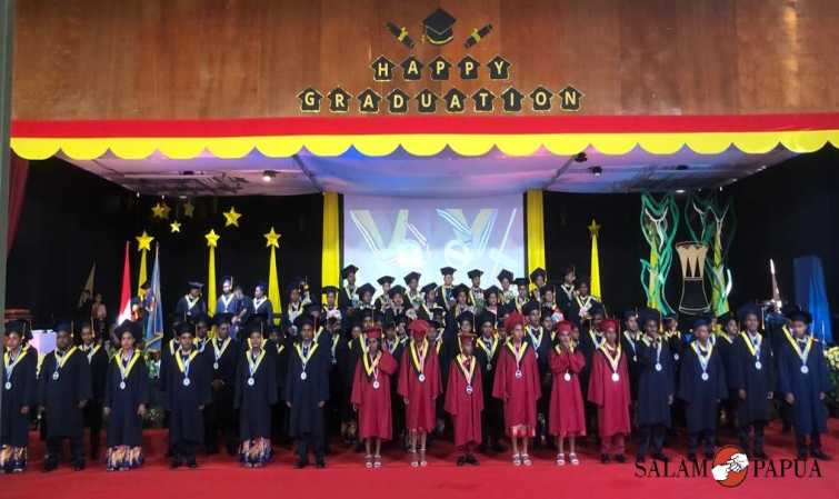 SEKOLAH ASRAMA TARUNA PAPUA GELAR ACARA PENAMATAN TAHUN 2023