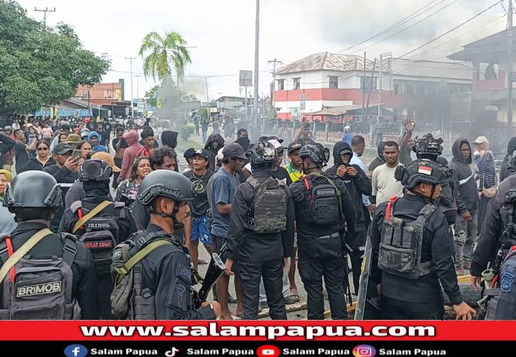 Situasi di lokasi Jalan Ahmad Yani Timika pasca aksi pemalangan dan bakar ban oleh sejumlah warga, Rabu (28/1/2026)(Salampapua.com/Acik)