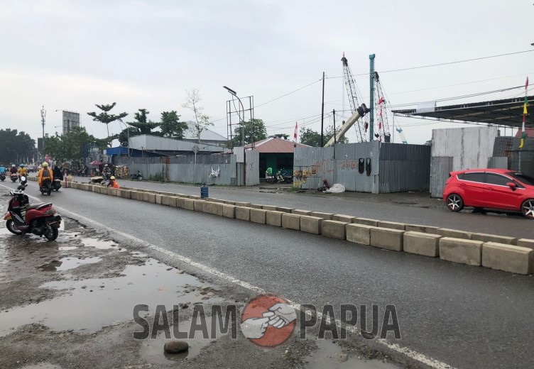Masyarakat Pertanyakan Jalan Budi Utomo Depan Diana Mall Timika Yang Sempit Tapi Dibangun Median Jalan