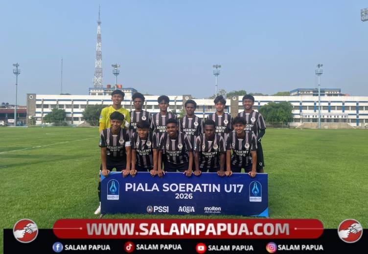 Tim Akademi Waamanat Footballa Club (WBFC) sebelum bertanding melawan Persija Jakarta U17 di Stadion Sidolig Kota Bandung, Jawa Barat, Senin (5/10/2026)(Salampapua.com/Dokumen Akademi WBFC)