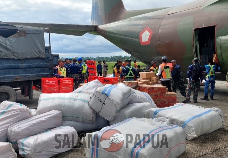 PANGLIMA TNI KIRIM 5,5 TON BANTUAN UNTUK MASYARAKAT DUA DISTRIK DI KABUPATEN PUNCAK PAPUA TENGAH