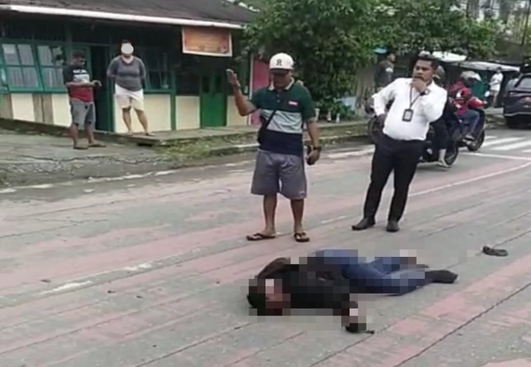 Ditabrak Mobil, Seorang Pria Tewas Di Depan SD YPPK Tiga Raja Timika