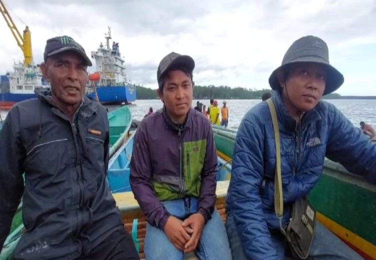 4 HARI HILANG KONTAK, 3 PENUMPANG SPEED BOAT DITEMUKAN SELAMAT OLEH MASYARAKAT FAKA-FUKU