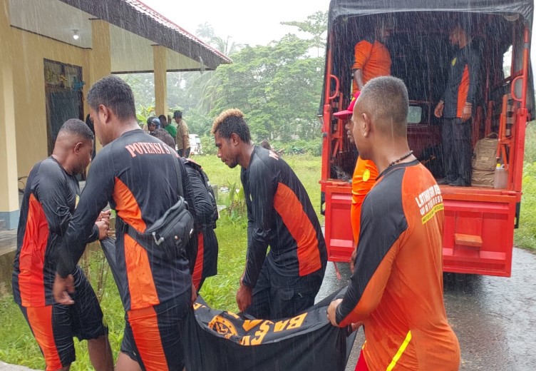 LONG BOAT BERPENUMPANG 18 ORANG TENGGELAM DI KAIMANA, 4 ORANG MENINGGAL DUNIA