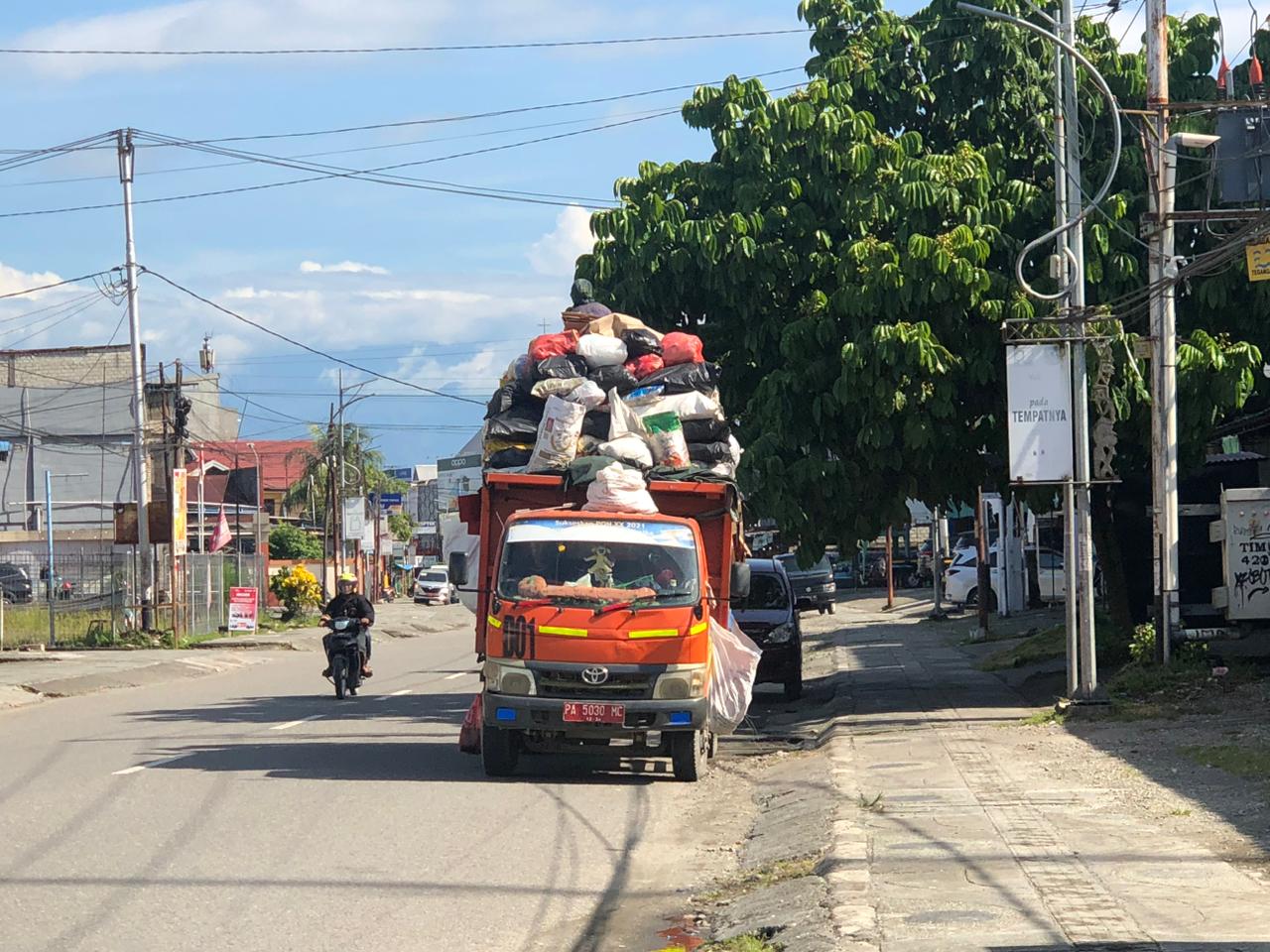 Antisipasi Lonjakan Volume Sampah,DLH Kerahkan Seluruh Armada Pengangkut Dan Penambahan Personel