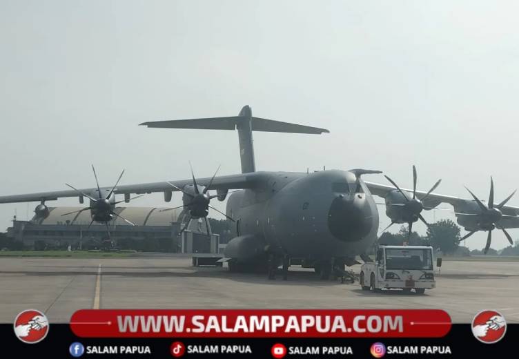 Pesawat Raksasa A-400M Mendarat Perdana Di Timika, Babak Baru Kekuatan Logistik Indonesia