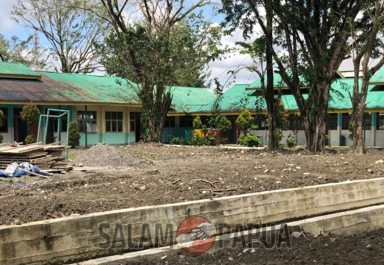 SMAN 1 MIMIKA KELEBIHAN MENERIMA SISWA BARU, GUNAKAN RUANGAN LAB DAN AULA JADI KELAS