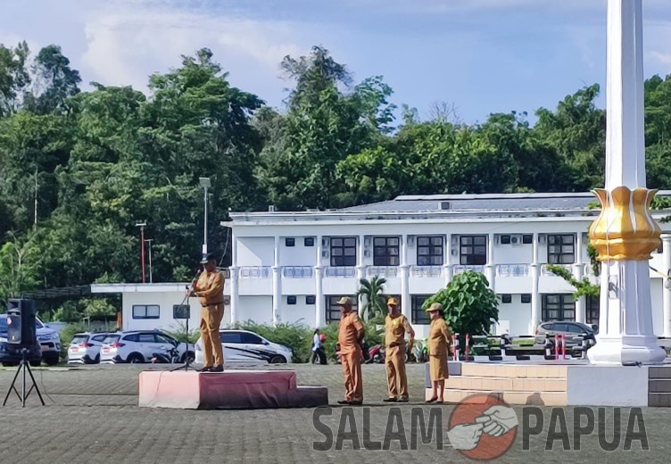 Wakil Bupati Mimika Pimpin Apel Pertamanya Usai Diaktifkan Kembali