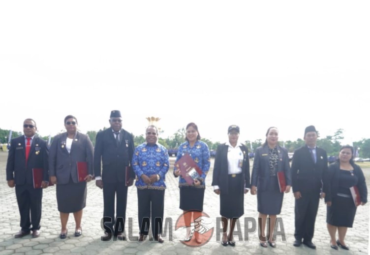 10 Pejabat Pemkab Mimika Terima Penghargaan Di HUT KORPRI Ke-52