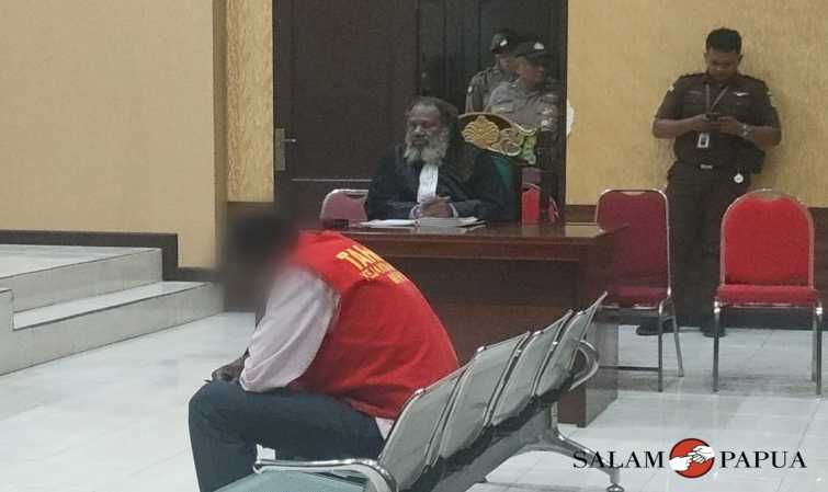 ROY HOWAY, TERDAKWA KASUS MUTILASI 4 WARGA NDUGA DITUNTUT HUKUMAN SEUMUR HIDUP