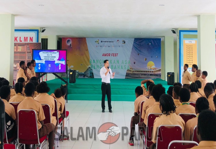 Perkuat Kemampuan Berbahasa Inggris, SATP Timika Gelar Event Marketing TeachCast: Quizbowlb Battle