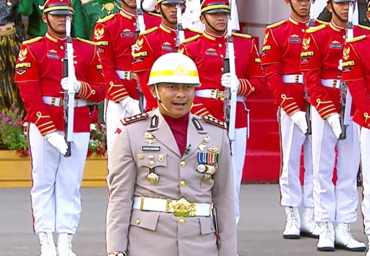 Papua Pasti Bisa, Kapolresta Jayapura Jadi Komandan Upacara Penurunan Bendera HUT Ke-78 RI Di Istana Negara