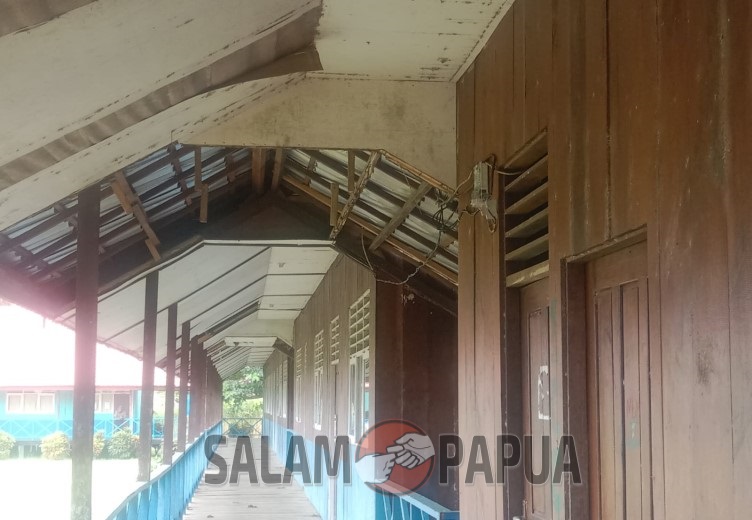 Gedung SMP di Mapar yang telah rusak (Foto:salampapua.com/Acik)