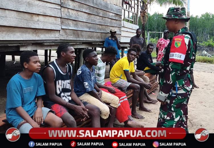 Sempatkan Diri Komsos, Danki Satgas TMMD Sapa Warga Kampung Keakwa