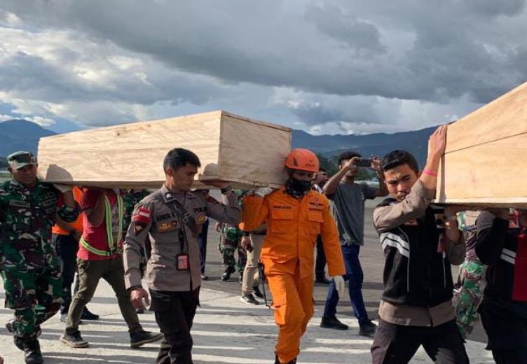 JENAZAH PILOT, CO-PILOT DAN SEMUA PENUMPANG JATUHNYA PESAWAT SAM AIR BERHASIL DIEVAKUASI