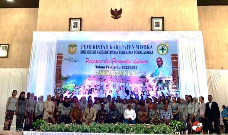 SMAN 3 MIMIKA GELAR PELEPASAN DAN PENAMATAN SISWA-SISWI ANGKATAN XI TAHUN 2023