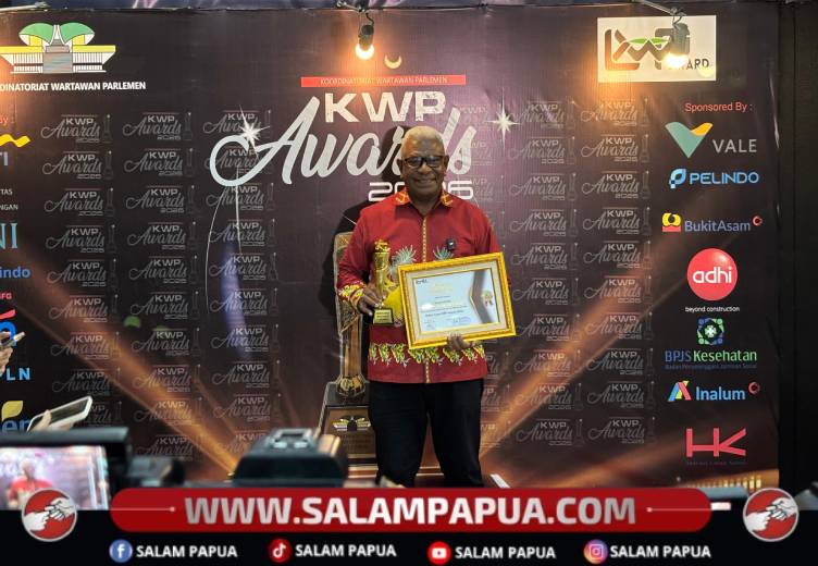 Bupati Mimika Johannes Rettob Terima Penghargaan KWP Awards 2026