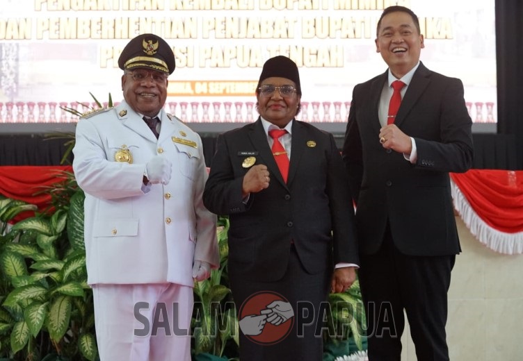 Eltinus Omaleng Resmi Diaktifkan Kembali Sebagai Bupati Mimika Periode 2019-2024