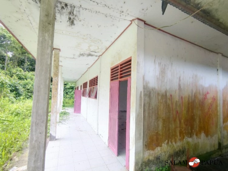 MIRIS... GEDUNG SMKN 2 MIMIKA BANYAK YANG RUSAK DAN BELUM DIPERBAIKI