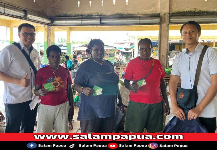 Pedagang Pasar OAP Dapat Perlindungan BPJS Ketenagakerjaan Melalui CSR PT Kuala Pelabuhan Indonesia