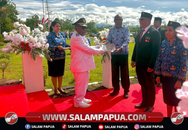 Serahkan SK Kenaikan Pangkat, Wabup Mimika: Bentuk Perhatian Kami Kepada Pegawai