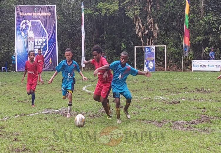 KEMBANGKAN POTENSI BERMAIN SEPAKBOLA SEJAK DINI DI MIMIKA, KUALA KENCANA FC GELAR SOCCER CHAMPIONSHIP JUNIOR CUP 2023