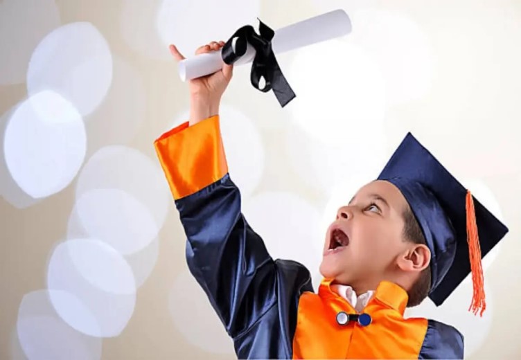 WISUDA ANAK TK HINGGA SMA DI MIMIKA SANGAT MEMBEBANI ORANG TUA, DISDIK: AKAN DIEVALUASI