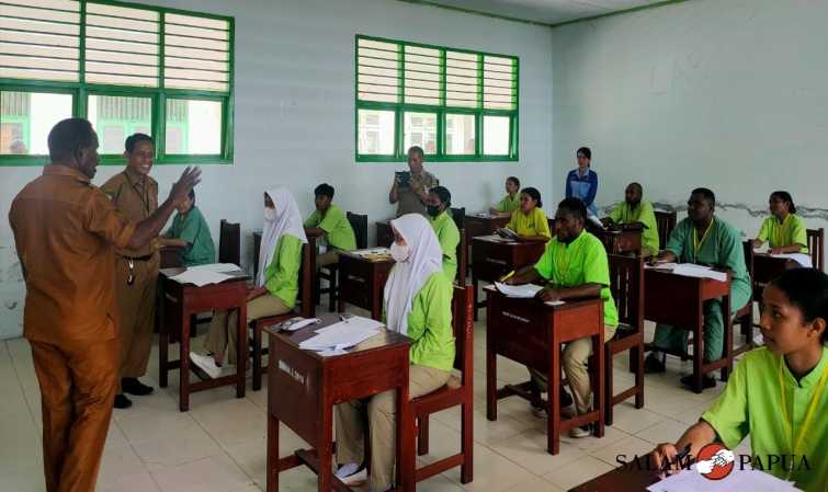 3.138 SISWA SMA/SMK DI MIMIKA IKUT UJIAN SEKOLAH NASIONAL TAHUN 2023