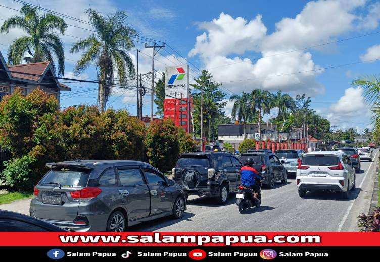 Pasokan BBM Stabil, Warga Keluhkan Antrean Panjang Di SPBU Timika