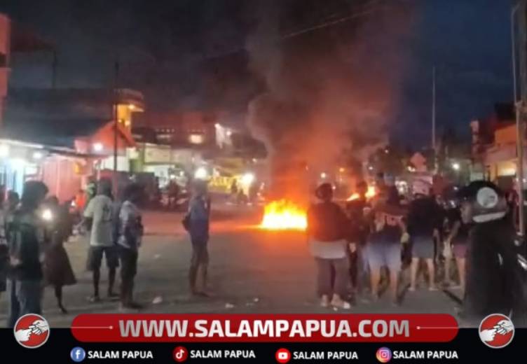 Aksi Palang Jalan Di Ahmad Yani Timika Ricuh, Polisi Lepaskan Gas Air Mata