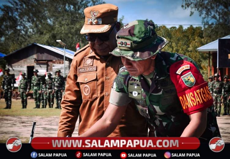 1.	Satgas TMMD Kodim 1710/Mimika Letkol Inf Jozanda bersama Bupati Mimika Johannes Rettob menandatangani naskah TMMD Ke 128 di Keakwa, Mimika Tengah (Humas Kodim 1710/Mimika)