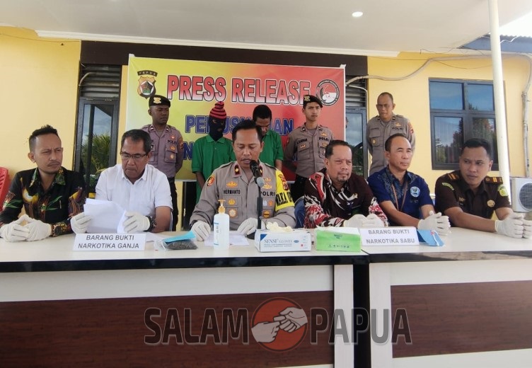 POLRES MIMIKA MUSNAHKAN BARANG BUKTI RATUSAN GRAM SABU DAN GANJA