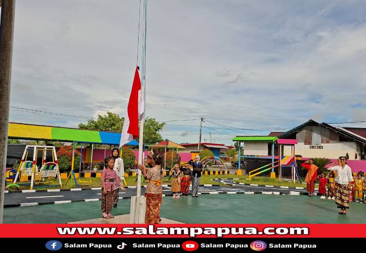 Sekolah Se-Timika Rayakan Hardiknas 2025 Dengan Pakaian Adat