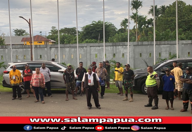 Rapat Pleno Penetapan Kursi Dan Anggota DPRD Mimika Diwarnai Aksi Demo