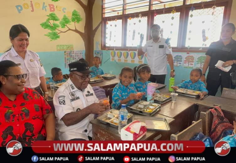 Wabup Mimika Cicipi Langsung MBG, Tegaskan Program Aman Dan Bergizi