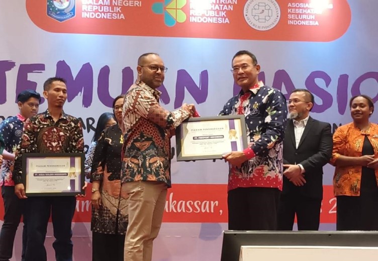 FREEPORT TERIMA PENGHARGAAN ATAS PENANGGULANGAN AIDS, TBC, DAN MALARIA DI KABUPATEN MIMIKA