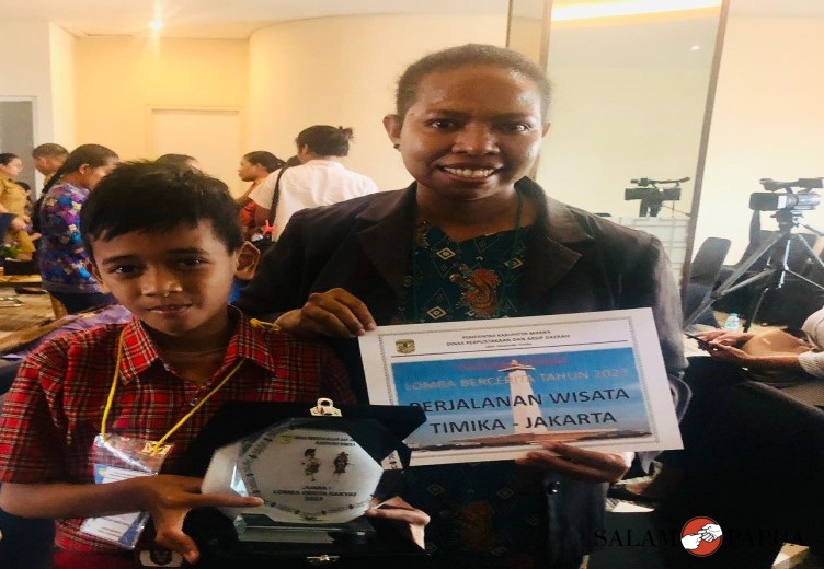 NAUFAL RIZQIE, SISWA SD KATOLIK SANTA MARIA RAIH JUARA I LOMBA CERITA RAKYAT TINGKAT SD/MI DI MIMIKA