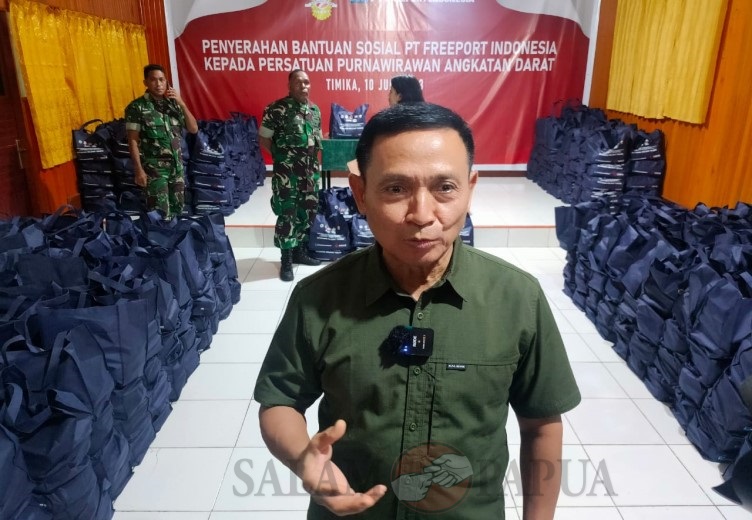 Wasekjen PPAD Pusat Brigjen TNI Purnawirawan Bambang Irianto saat diwawancarai awak media di Kabupaten Mimika (Foto:salampapua.com/Acik)