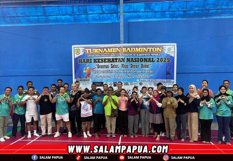 Foto bersama usai pembukaan Turnamen Badminton (salampapua.com/Evita)