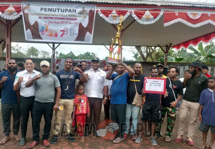 Foto bersama juara 1 tim putra usai penyerahan hadiah dan piala (Foto:salampapua.com/Acik)