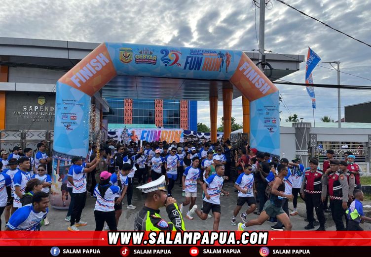 Pelepasan peserta Fun Run pada kegiatan Gebyar Sadar Pajak Daerah (salampapua.com/Evita)