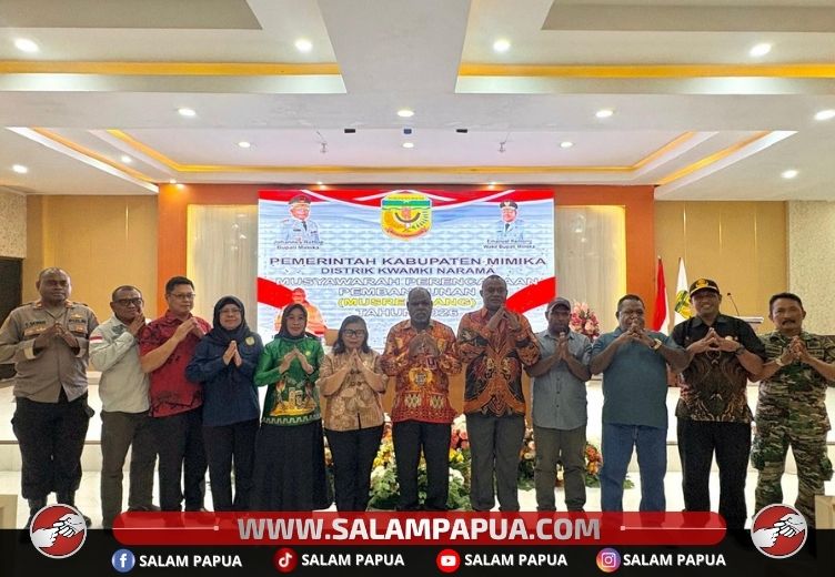 Foto bersama usai pembukaan Musrenbang Distrik Kwamki Narama (salampapua.com/Evita)