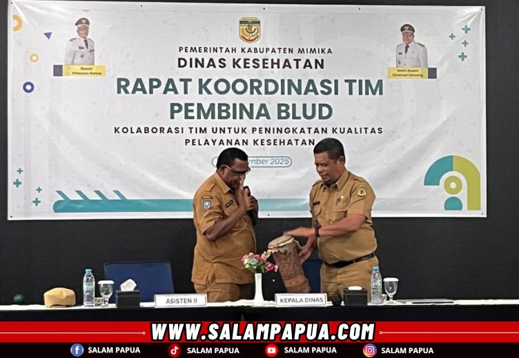 Plt Asisten II Bidang Perekonomian dan Pembangunan Setda Mimika Frans Kambu mewakili Bupati Mimika Johannes Rettob saat membuka rapat koordinasi (salampapua.com/Evita)