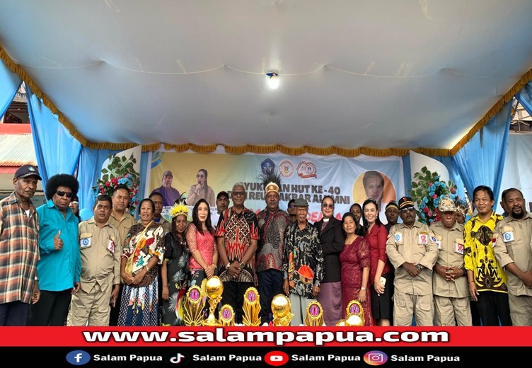 Foto bersama usai peryaan HUT ke-40 SD Koperapoka 1 Mimika (salampapua.com/Evita)