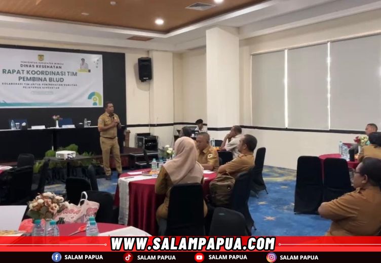 Kepala Dinas Kesehatan Kabupaten Mimika, Reynold Ubra, saat menyampaikan materi (salampapua.com/Evita)