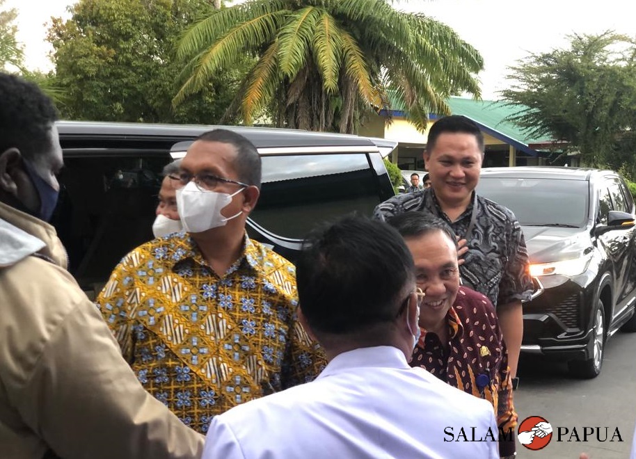 Rombongan anggota Komisi IX DPR RI saat tiba di RSMM Timika (Foto:salampapua.com/Evita)
